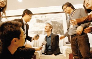 無四肢青年尼克深圳講述如何抗爭命運永不放棄